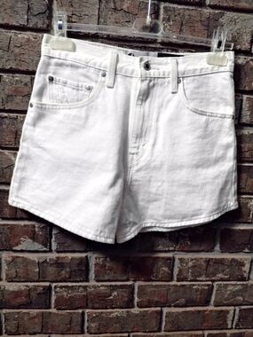 Levi Strauss Silvertab Women's White High Rise Denim Mom Shorts Size 28 Summer